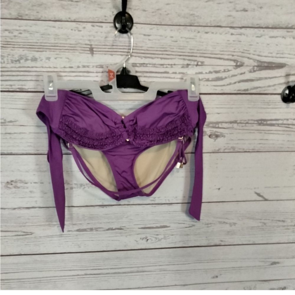 "Kenneth Cole Reaction" woman's bikini top & bottoms